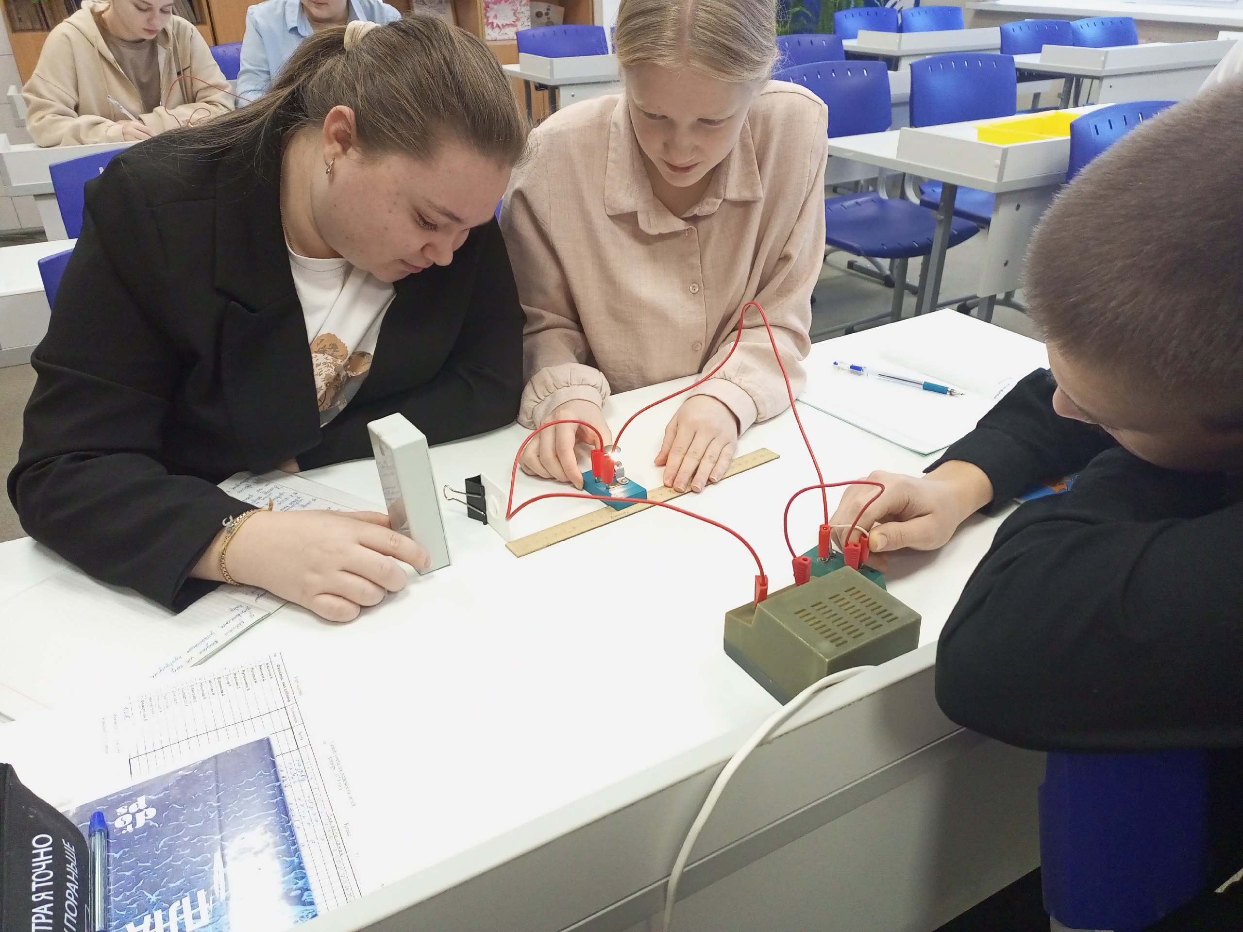 Лабораторная работа "Исследование свойств изображений в линзах".