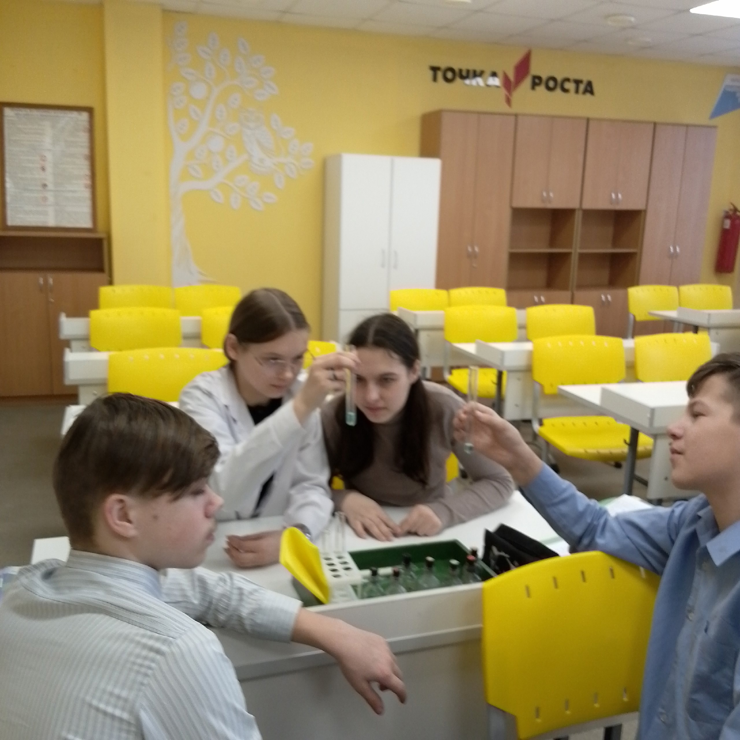 Практическая работа по химии в Центре &amp;quot;Точка роста&amp;quot;!.